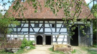 Dieses Bauern- und Weberhaus aus dem Jahr 1682 war ursprünglich in Dautmergen im Zollernalbkreis beheimatet – heute kann es im Freilichtmuseum Neuhausen ob Eck bewundert werden.