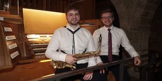 Saxofonist Michael Oliver Stemmer und Jonas Dippon spielten das 10. Konzert der 34. Orgelreihe.