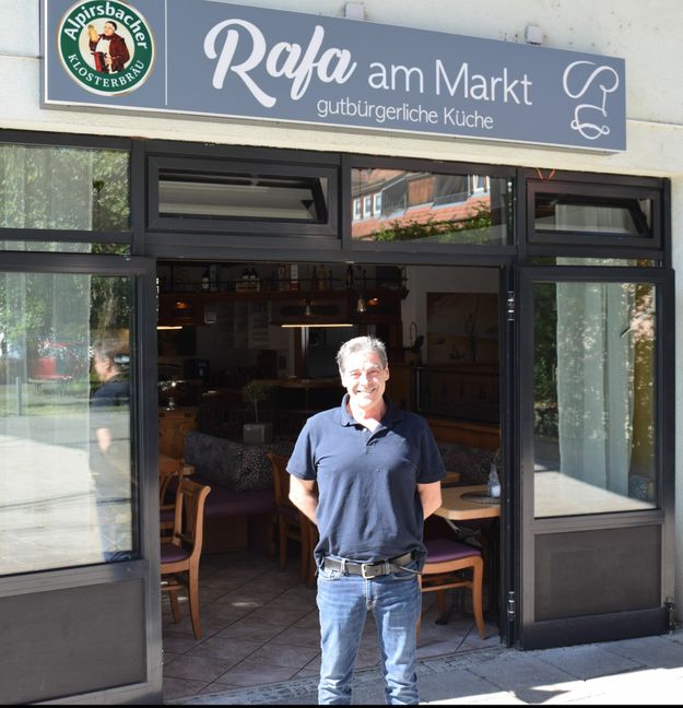 Rafael Perez, Wirt von "Rafa am Markt" in Dagersheim.