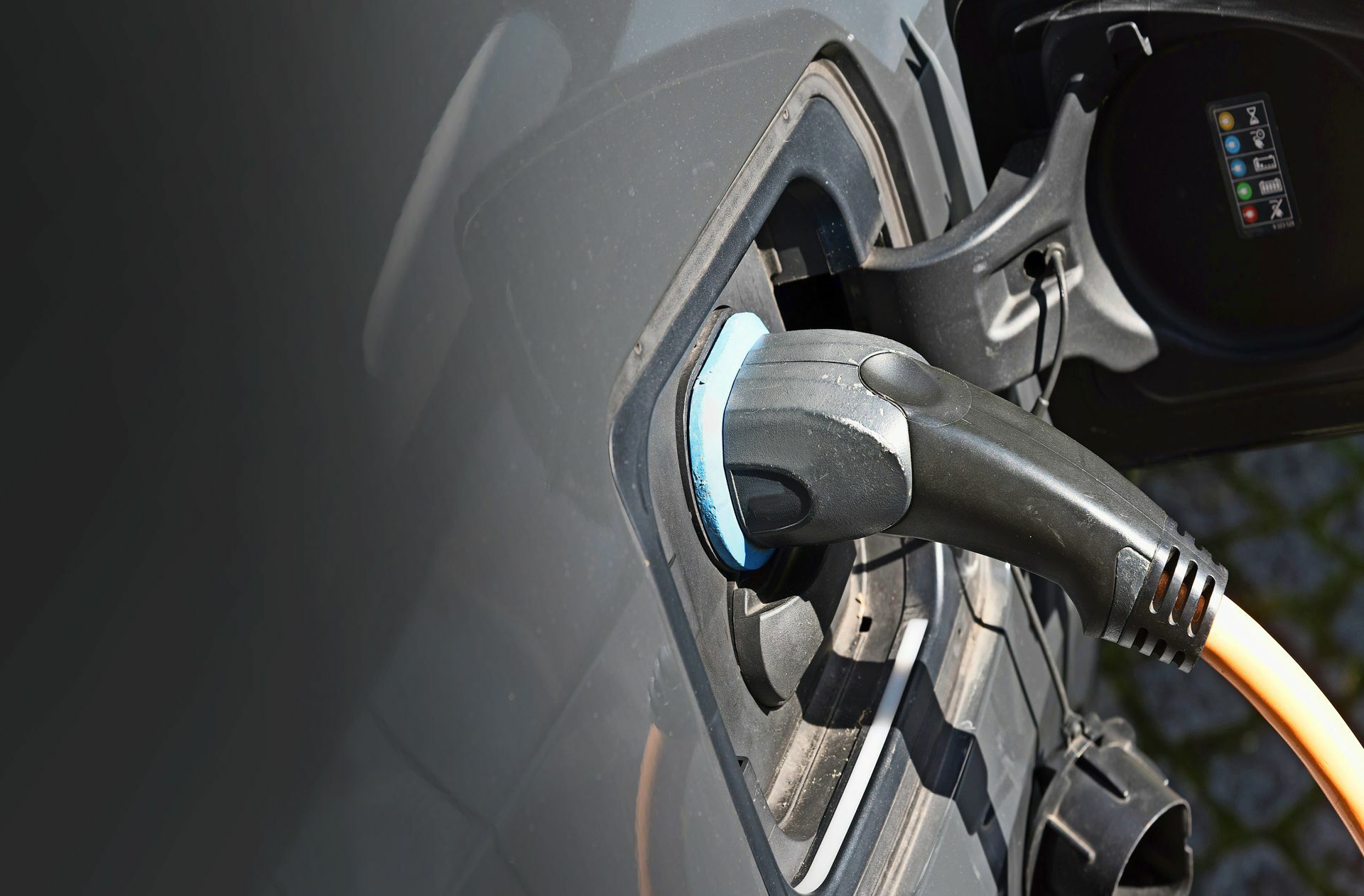 Wie klimaschonend sind E-Autos? Mit dieser Frage setzt sich eine neue Analyse auseinander.
 Foto: Adobe Stock/studio v-zwo..