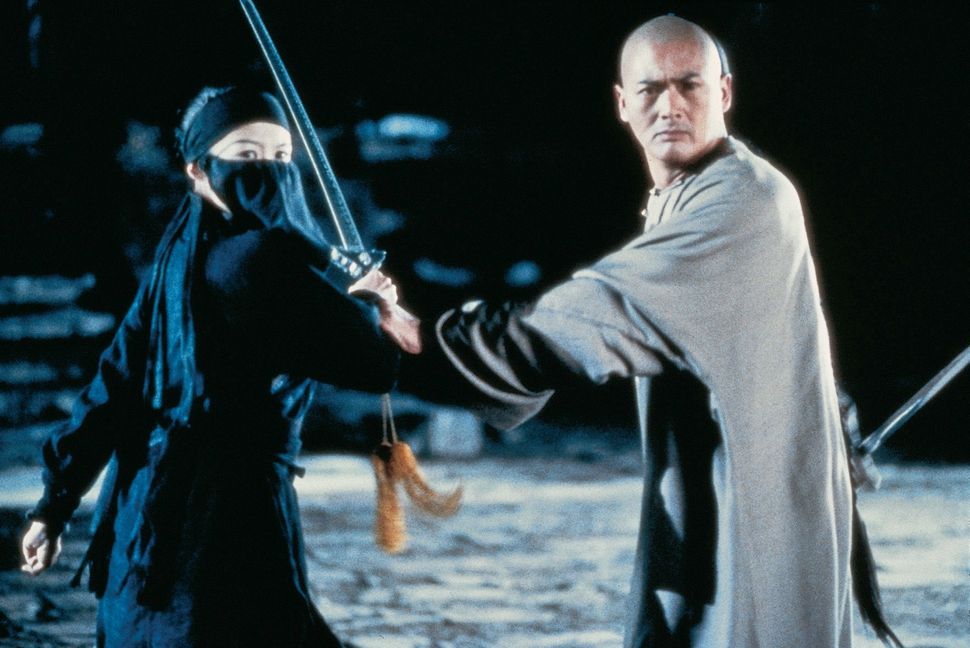 Wer stört denn da mitten im schönsten Schwertkampf? Chow Yun-Fat hatte für den Abend was anderes geplant: „Tiger & Dragon“. Bild: z