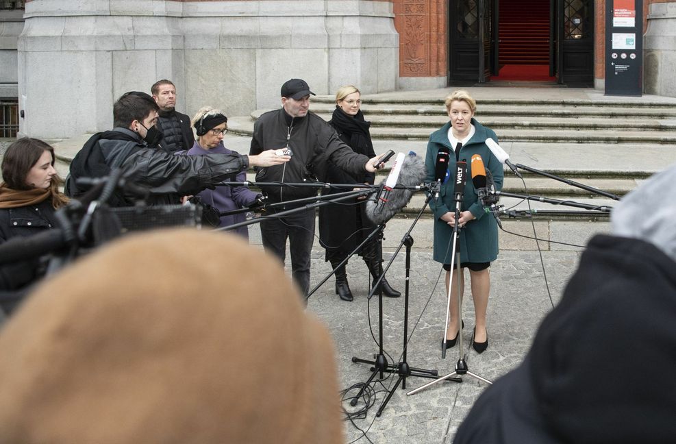 Berlins Regierende Bürgermeisterin Franziska Giffey (SPD) muss sich nach dem Urteil erklären.