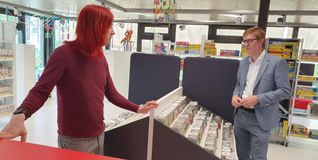 Tobias Reimann von der Maichinger Ortsbücherei im Gespräch mit Markus Kleemann.