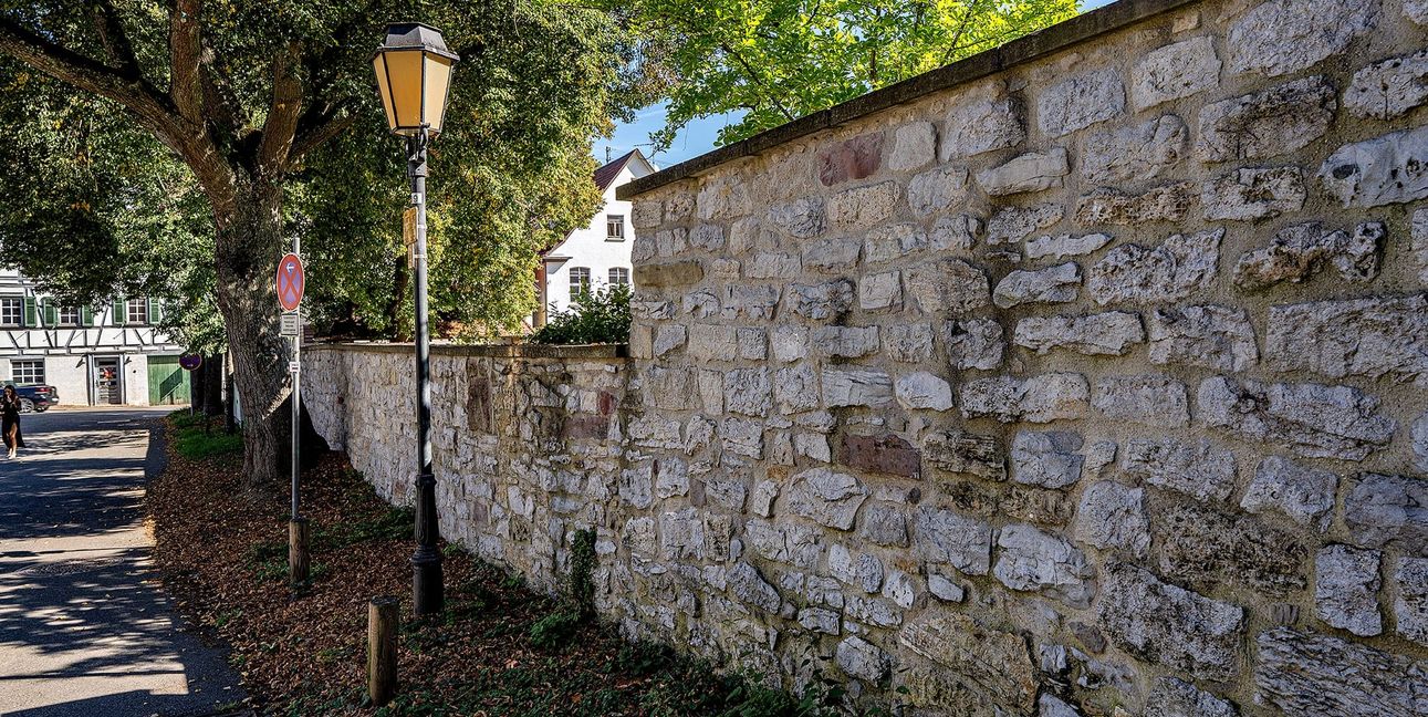 Die Mauer um das Schloss Dätzingen wurde saniert.