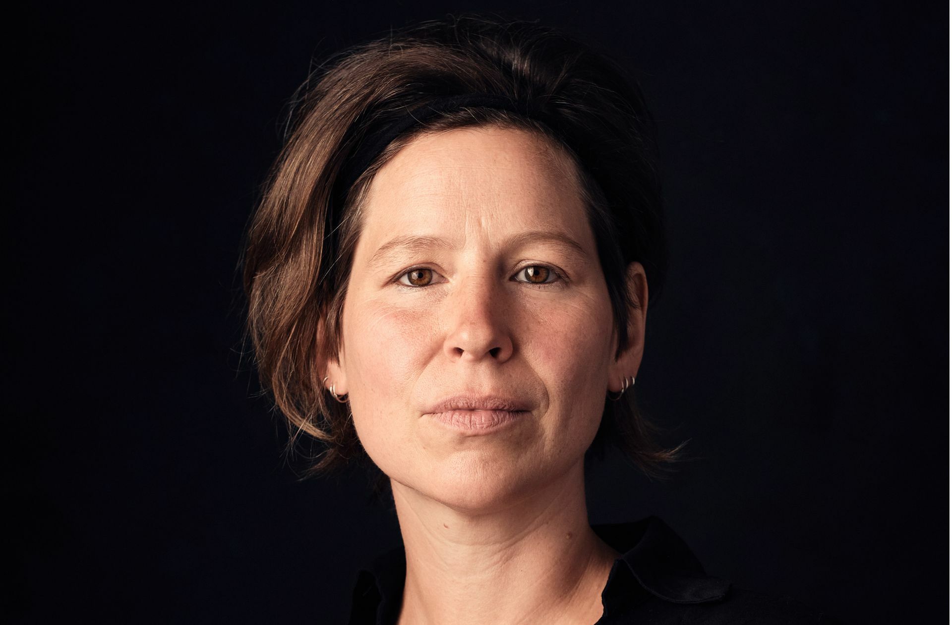 Susanne Kaiser nennt es das feministische Paradox, wenn immer mehr Frauen in der Gesellschaft sichtbar werden und gleichzeitig von Gewalt gegen Leib und Leben bedroht sind.