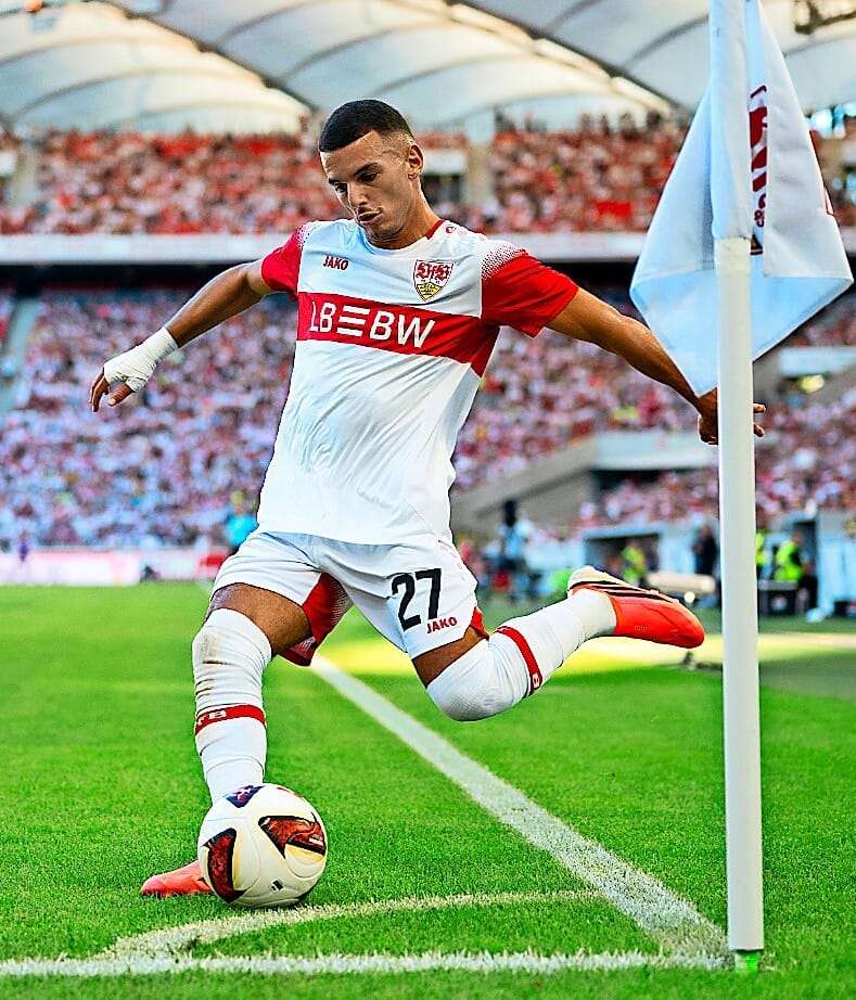 Badredine Bouanani (links) und Maximilian Mittelstädt waren gegen den FC Everton für die Hereingabe der Eckbälle zuständig.