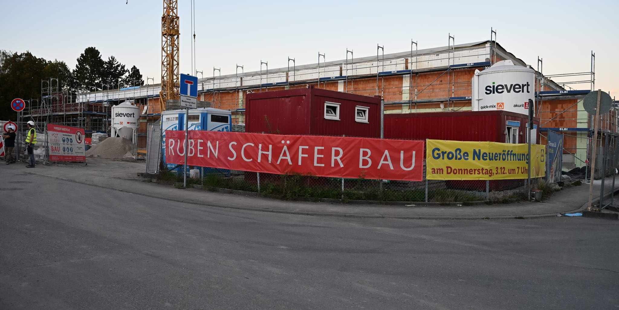 Lidl kündigt am Bauzaun die Eröffnung seines Magstadter Supermarkts an: 3. Dezember, 7 Uhr.