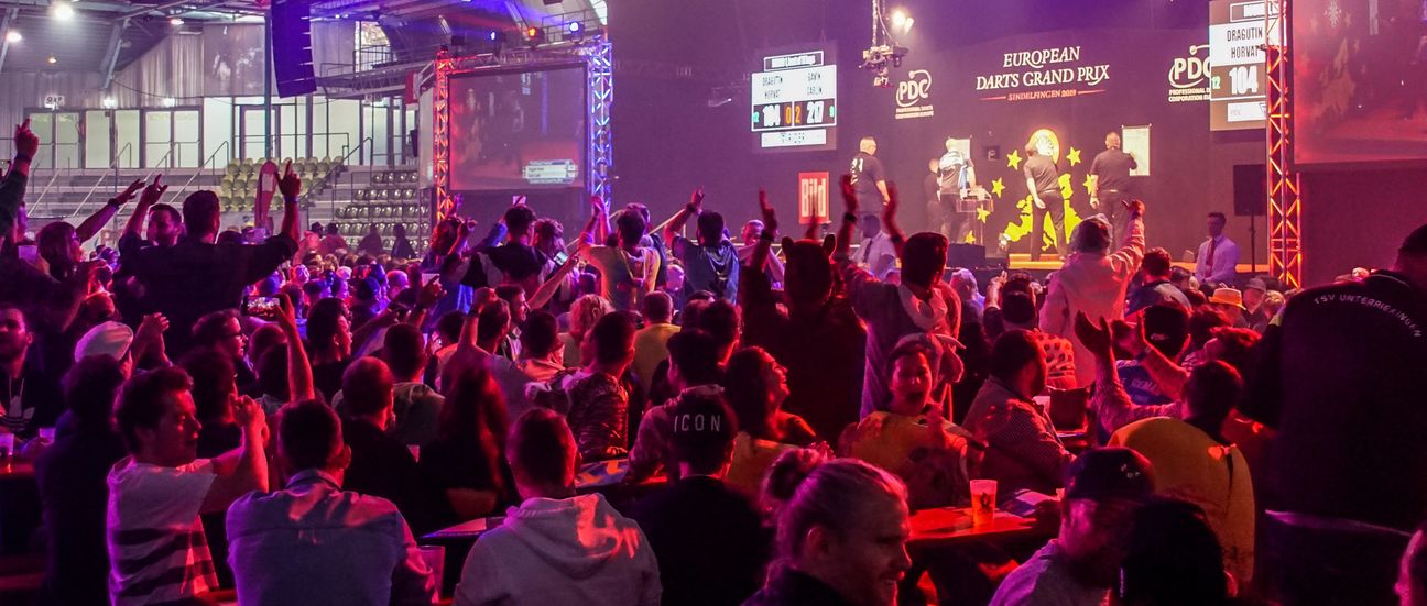 Volksfeststimmung im Glaspalast. So sah das 2019 aus. Ein Jahr später gab es das Turnier wegen der Pandemie nur unter den strengen Auflagen und Beschränkungen, danach war erst einmal Schluss in Sindelfingen. Im Mai öffnet das Tollhaus wieder.           Bild: Dettenmeyer/A