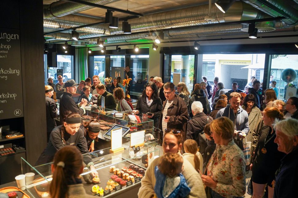 Von Anfang an bis zum Ende herrschte bei Kevin Kugel gestern großer Andrang. Die Gäste genossen sichtlich die Spezialitäten aus der Chocolaterie und der Patisserie.