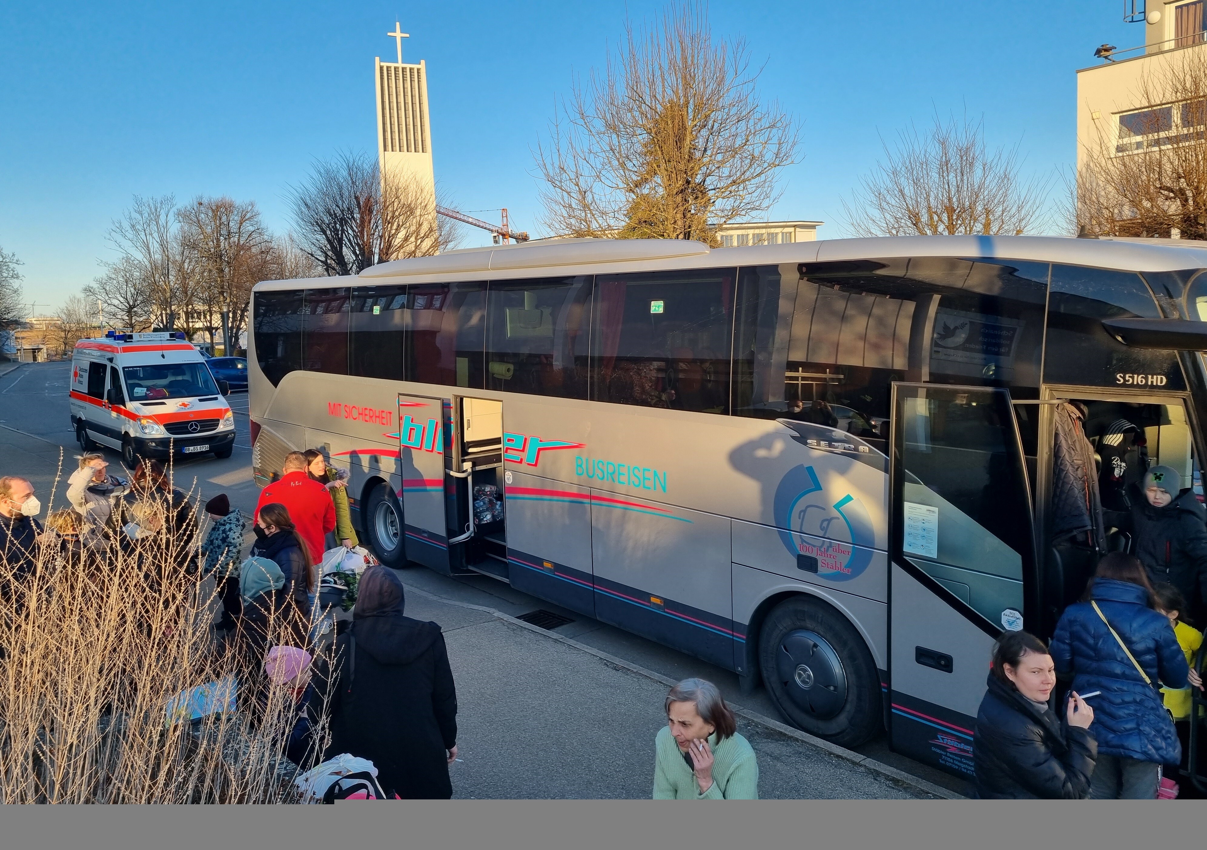 35 aus der Ukraine geflüchtete Menschen sind am Dienstag in Schönaich angekommen. Der Landkreis stellt sich darauf ein, dass die Flüchtlingswelle jetzt erst ins Rollen kommt. Bild: Hamann