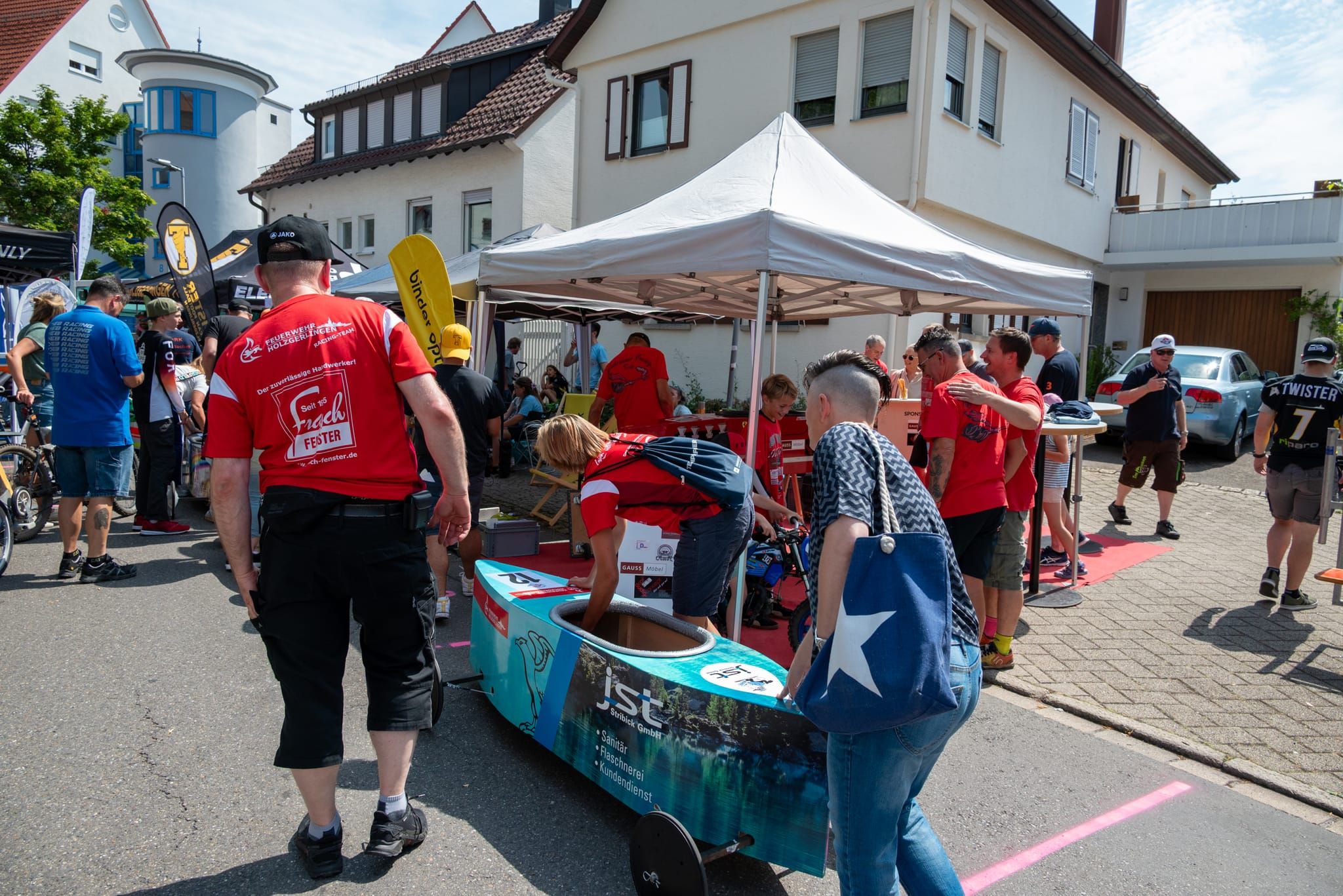 Buntes Treiben auf dem Holzgerlinger Stadtfest.