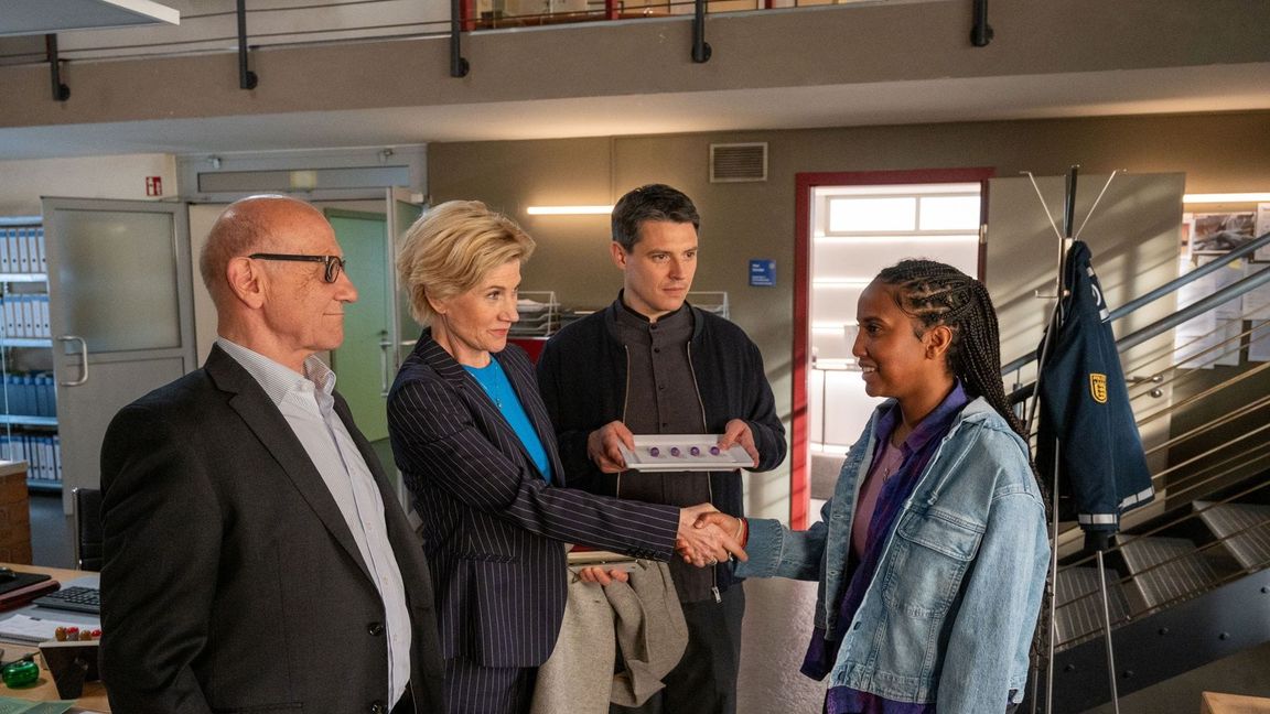 Szene aus „SOKO Stuttgart“: Iman Tekle (rechts) spielt die neue Kriminalkommissarin Toni Kidane