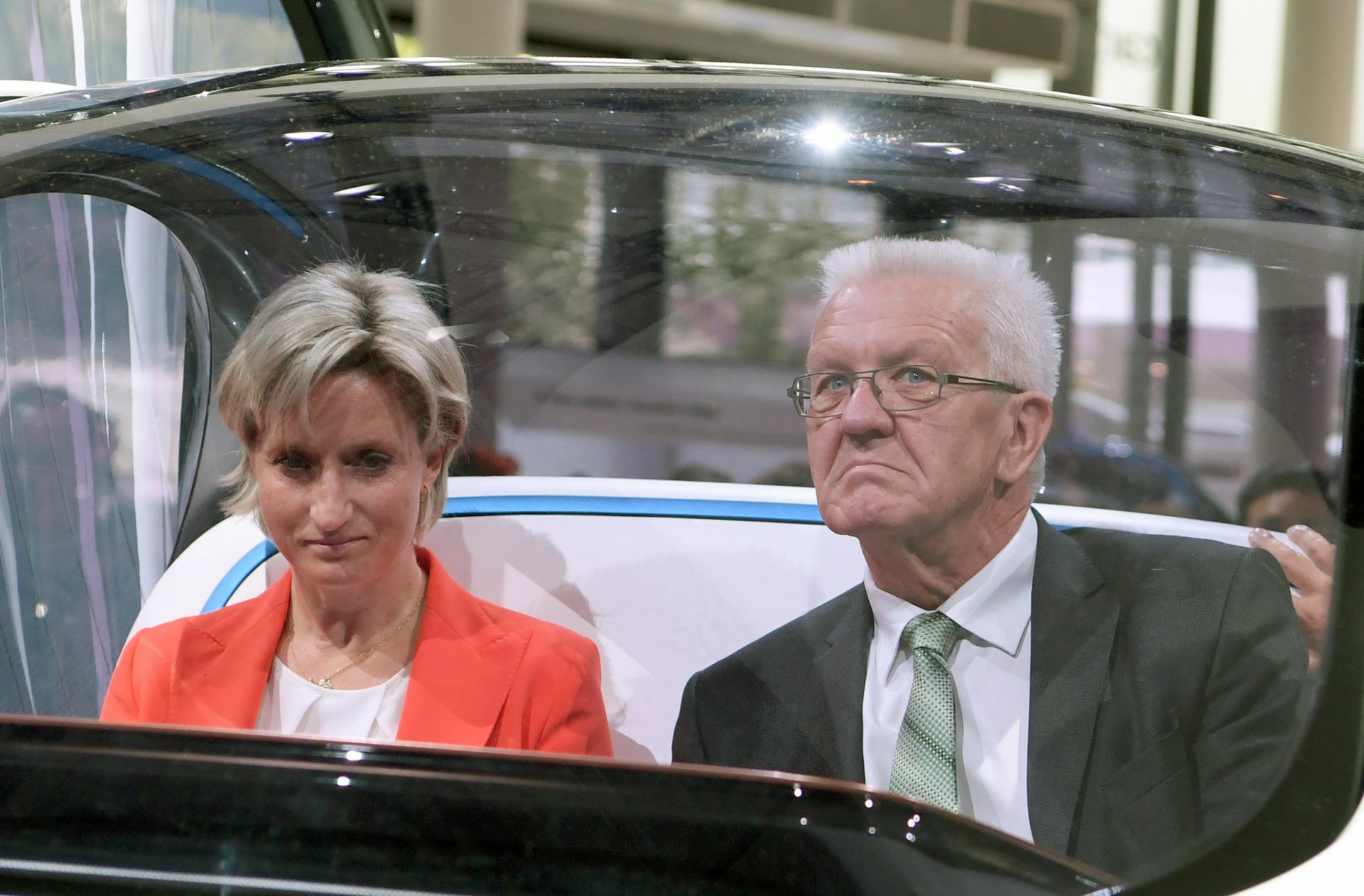 Grün-Schwarz – hier Wirtschaftsministerin Nicole Hoffmeister-Kraut (CDU) und Ministerpräsident Winfried Kretschmann (Grüne)  – will den Wandel der Automobilindustrie vorantreiben. Foto: dpa/Arne Dedert