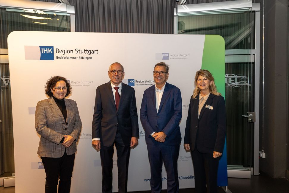 Beim IHK-Herbstvortrag im V8 Hotel in Böblingen (von links): Marion Oker, Peter Adrian, Andreas Hadler und Christina Almert.