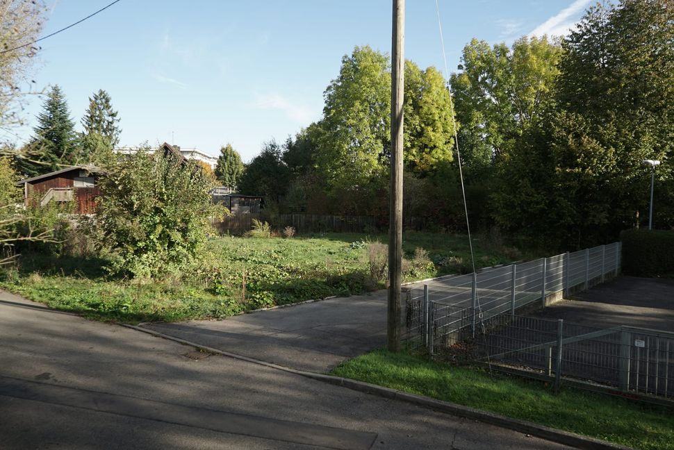 Blick auf einen Ausschnitt des Areals südlich Allmendweg wo Kolping Schule und Sporthalle bauen will.