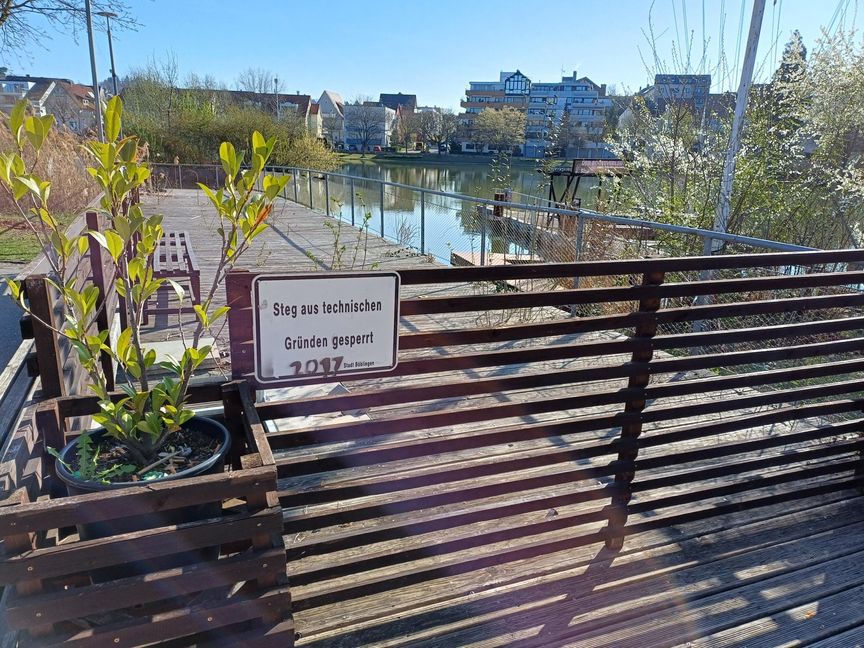 Der Holzsteg am Oberen See ist marode und darf seit Jahren nicht betreten werden.