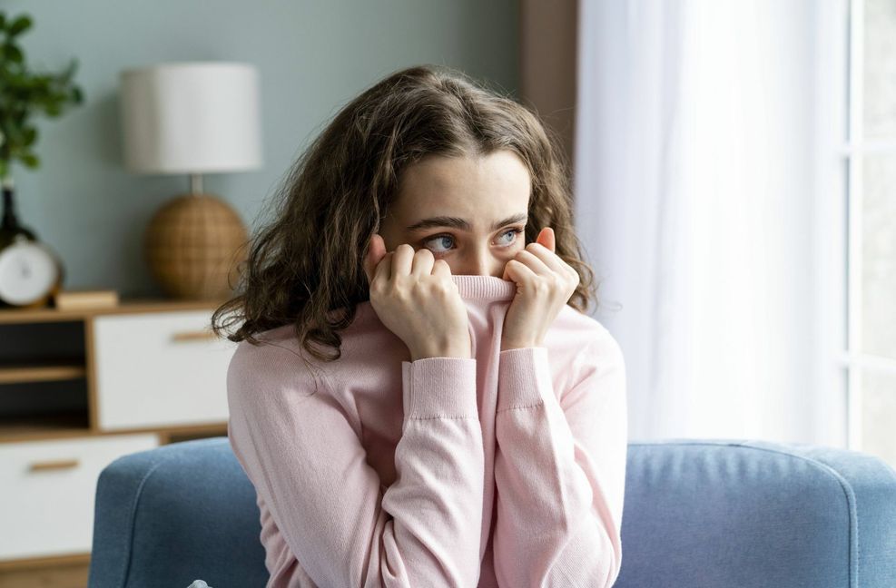 Angst ist kein angenehmes Gefühl, aber urmenschlich und oft sehr wichtig. Denn es schützt uns vor Gefahren. Angst kann aber auch krank machen und die Betroffenen regelrecht lähmen.