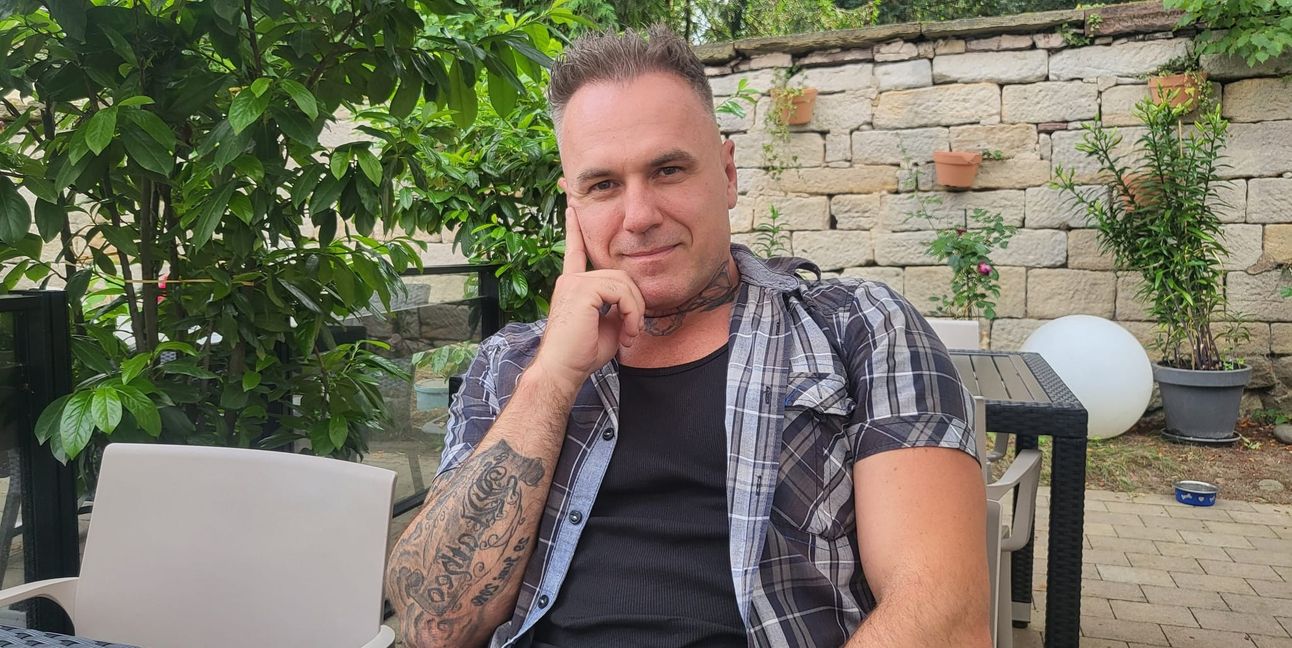 Mit 43 Jahren startet Artur Andrzejczuk seine zweite Karriere vor der Kamera.