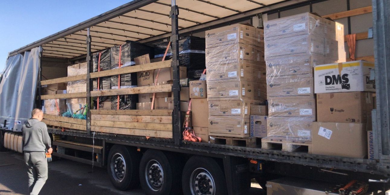 Eine Hilfslieferung für die Ukraine macht sich auf den Weg.