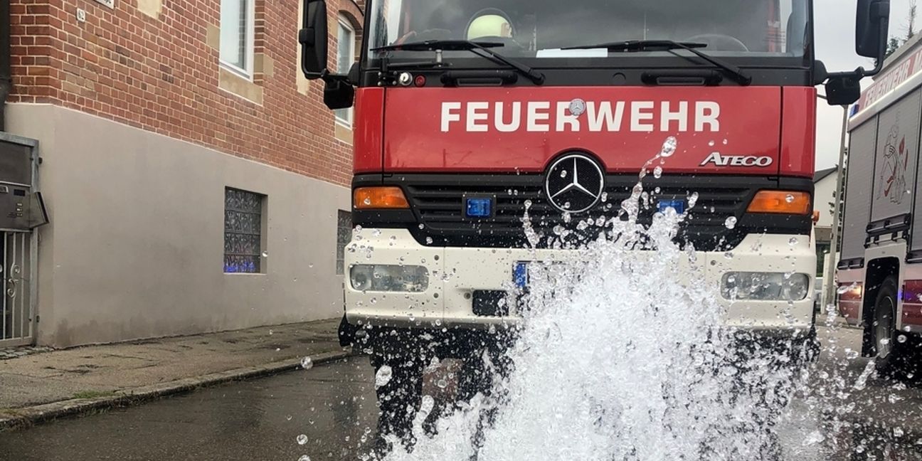 Kein sauberes Trinkwasser: Feuerwehr Magstadt und Maichingen im Bakterien-Spüldienst. Bild:Feuerwehr Magstadt
