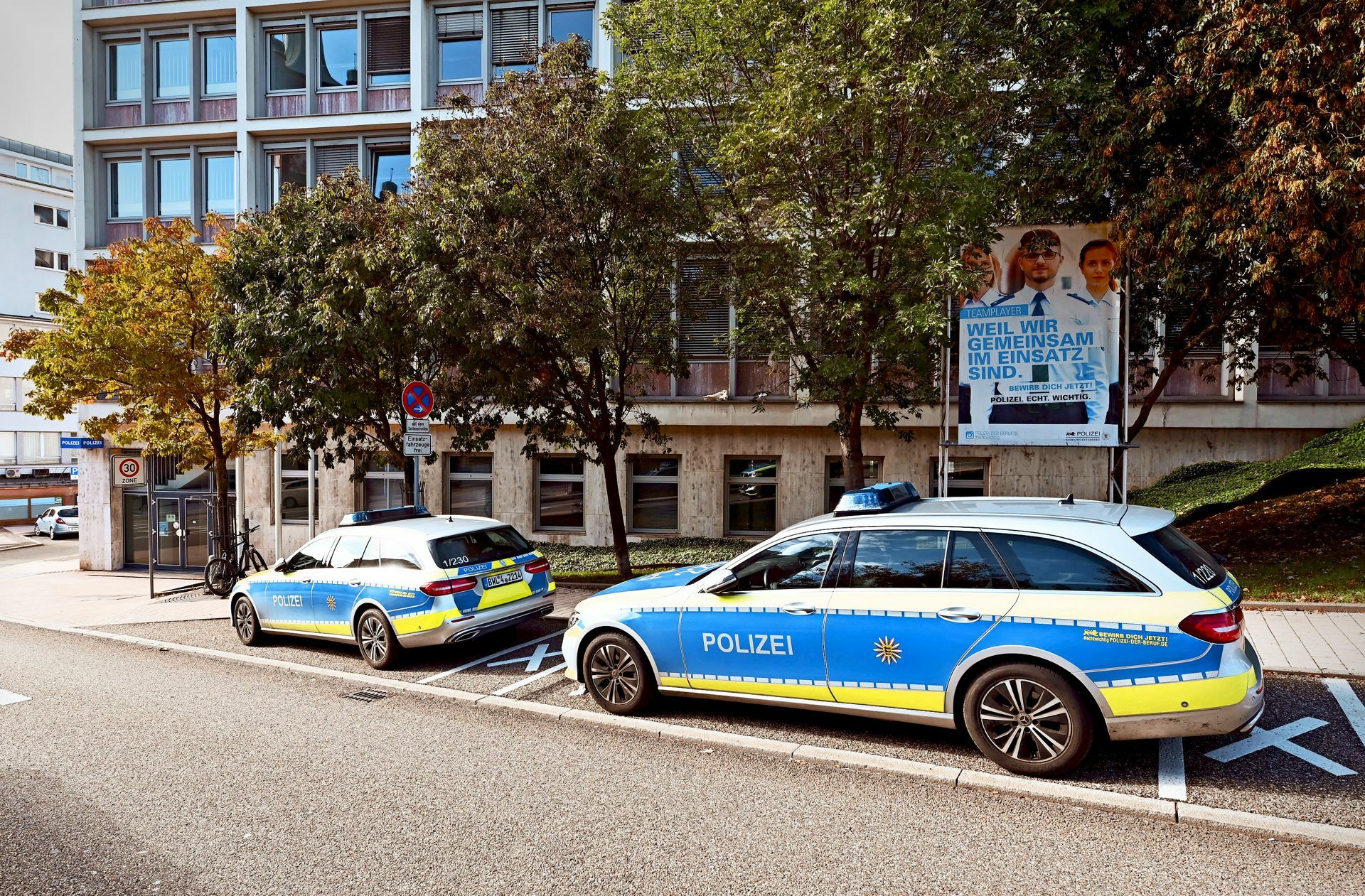 In Pforzheim ist am Samstag ein Routineeinsatz aus dem Ruder gelaufen. Die Stuttgarter Polizei soll nun ermitteln, ob das Vorgehen ihrer Kollegen rechtmäßig war.
 Foto: dpa/Uli Deck