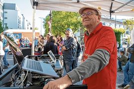 Stadtrat Richard Pitterle alias DJ El Diputado legt auf. Bild: Dettenmeyer