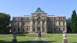 Aussenaufnahme des Palais am Bundesgerichtshof (BGH) in Karlsruhe.