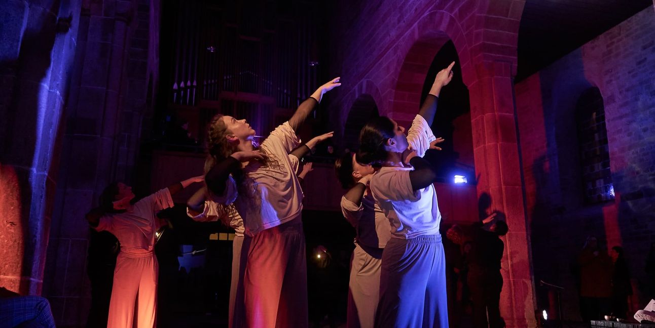 „Path of Miracles“ faszinierte im Frühjahr in der Martinskirche. Jetzt ziehen die Ensembles in die GDS-Tiefgarage um.