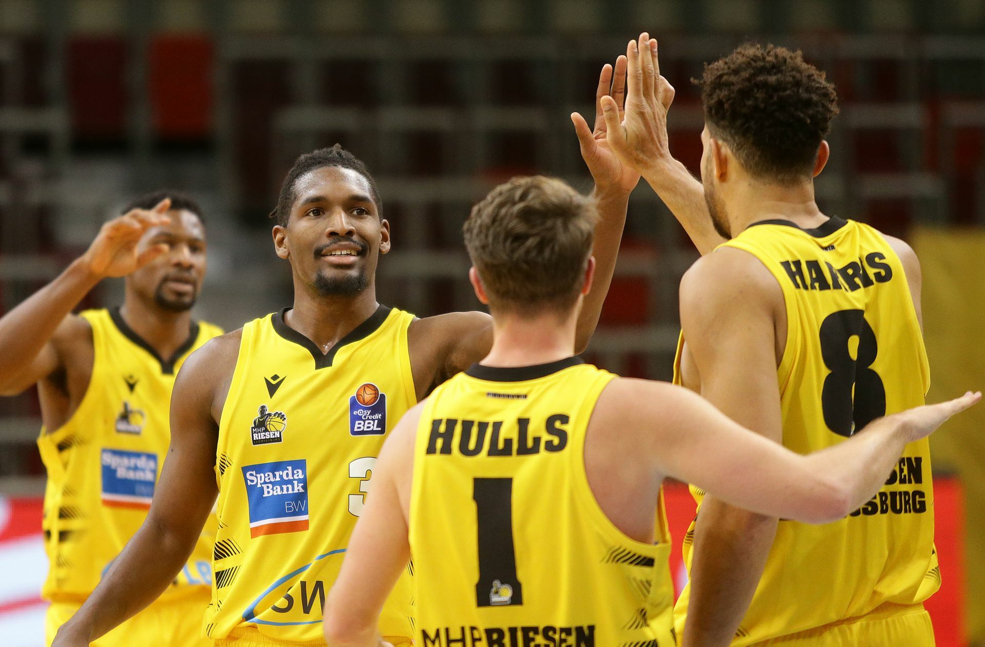 Die MHP Riesen Ludwigsburg um den überragenden Jaleen Smith (li.) spielen in der Basketball-Bundesliga bisher eine überragende  Saison.