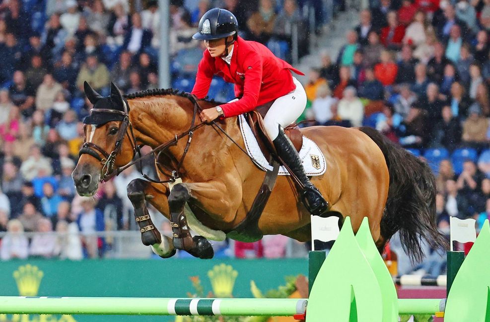 Springreiterin Jana Wargers ist mit Wallach Limbridge auch eine Kandidatin für Paris 2024.
