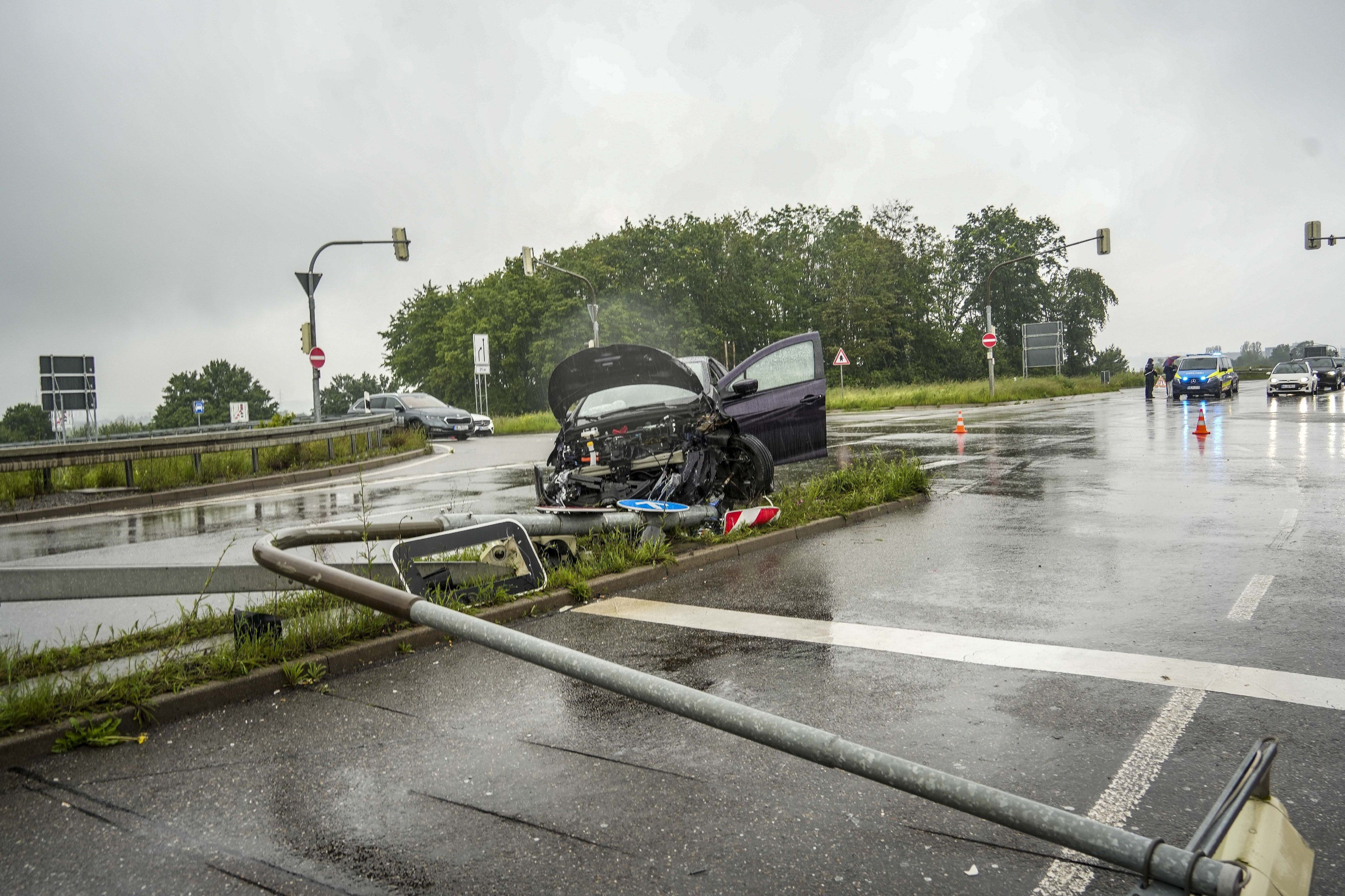 Die Ampel ist außer Betrieb und wird ersetzt.