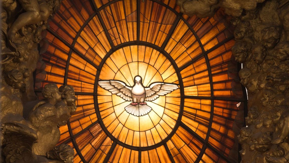 Pfingstsymbol im Petersdom in Rom.