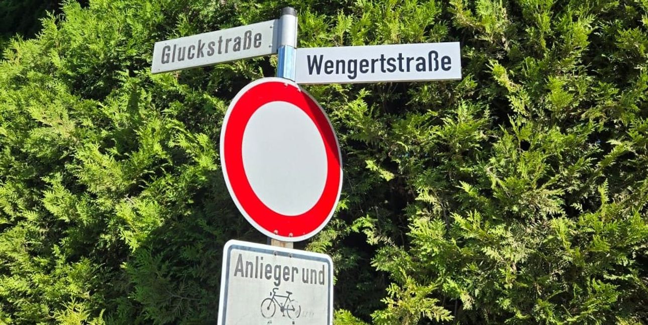Die Wengertstraße hat ihr "r" wieder.