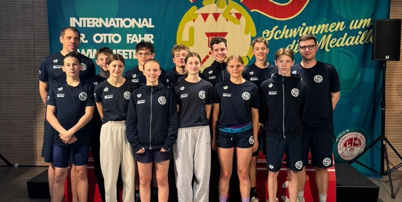 Die Sindelfinger in Bad Cannstatt: Cheftrainer Simon Kunz, Clemens Alexander Schmidt, Gianluca Giuliano, Lisa Margarete Kufleitner, Felix Illeson, Emilia Marie Depner, Moritz Odenwald, Anne Victoria Kufleitner, Ilija Maric, Lia Berner, Nicolai Miller, Felix Stumpf, VfL-Trainer Tobias Ehret (von links).