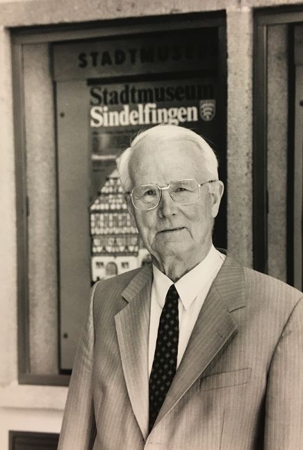 Eugen Schempp bei seinem Abschied 1990 vom Stadtmuseum Sindelfingen, als Horst   Zecha seine Nachfolge übernimmt. 	Bild: Stadtarchiv/Stampe