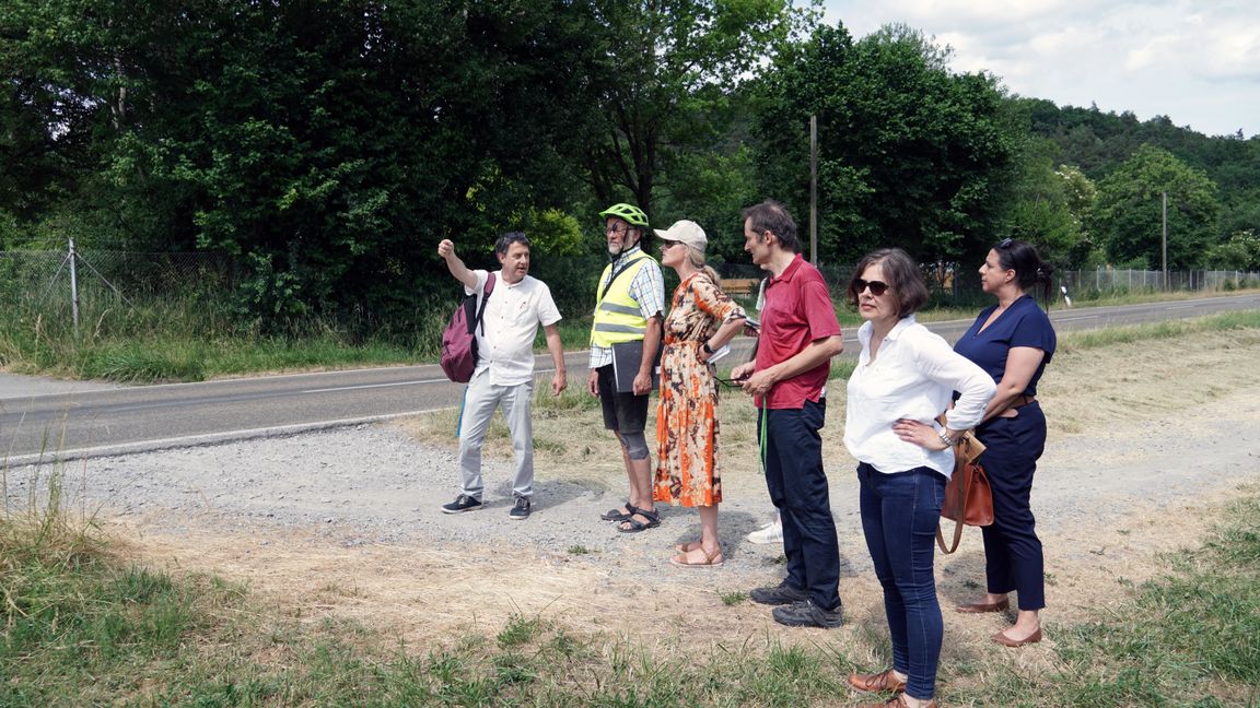 Auf unserem Foto (von links): Wolfram Sonntag, Amtsleiter des Ortsbauamts Schönaich, Martin Preiss, Radverkehrsbeauftragter Schönaich, Umweltministerin Thekla Walker, Hermino Katzenstein, Sprecher für Radverkehr der grünen Landtagsfraktion, Bianca Gruber, Erste Beigeordnete Schönaich, und Melanie Hagen, stellvertretende Leiterin des Ordnungsamts Schönaich.    Bild: z