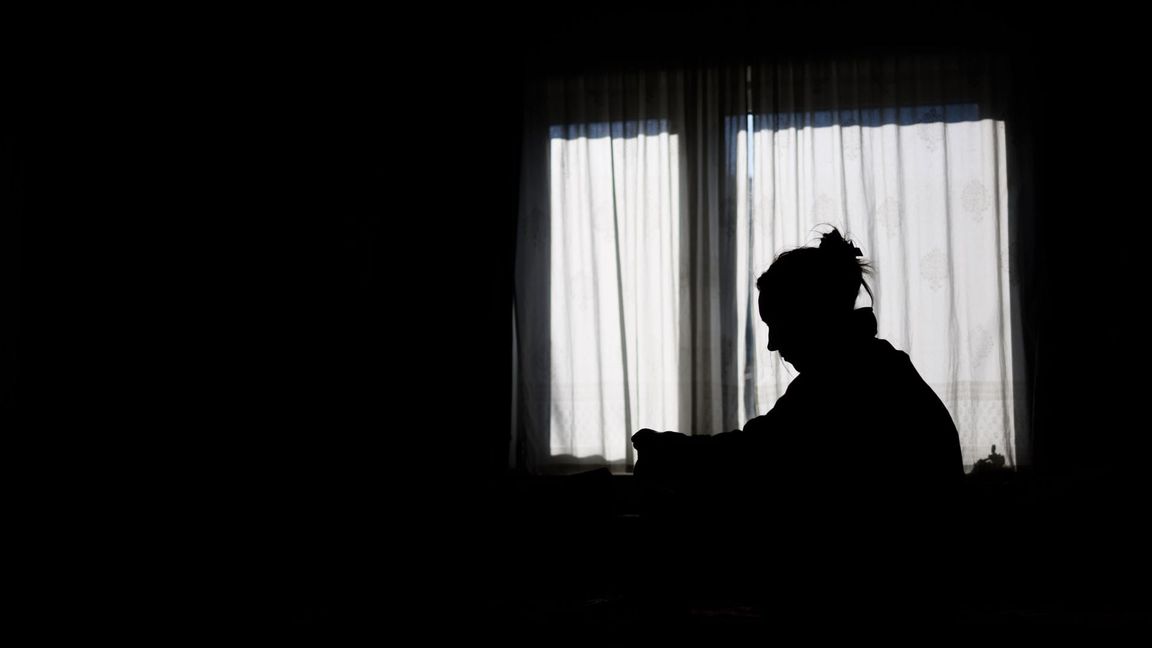 Wer die Auslöser für den eigenen Stress kennt, kann eher priorisieren, konkrete Pläne und Listen erstellen. Dies stärke langfristig auch das Gefühl von Selbstwirksamkeit und damit die Widerstandsfähigkeit.