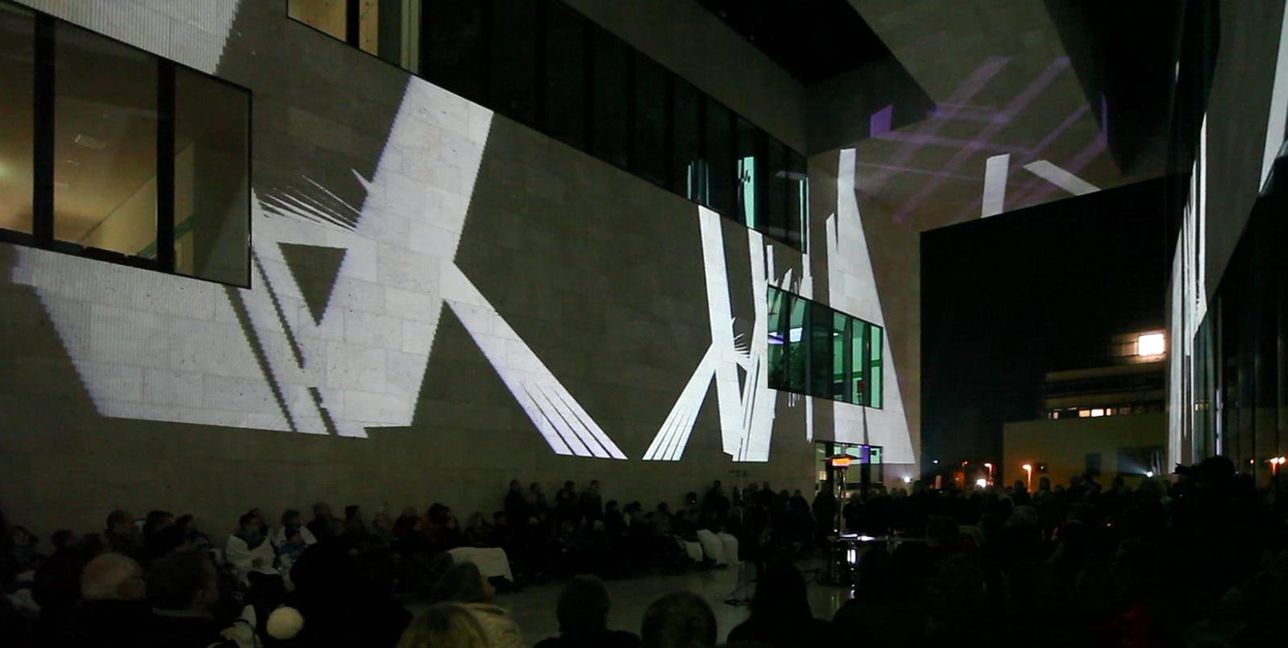Die Passage des Waldenbucher Museums Ritter wurde zum Ort einer Licht- und Klangperformance.