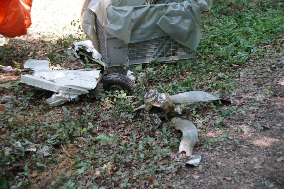 Steinenbronn: Wrack-Teile des abgestürzten Kleinflugzeugs geborgen. Bild: SDMG/Dettenmeyer