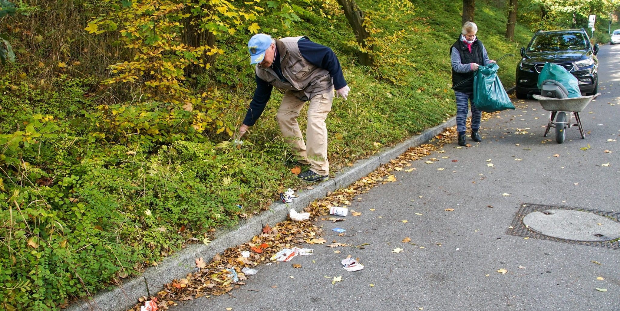 Fleißige Helfer bei der Putzete in der Viehweide.