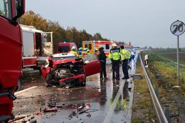 Tödlicher Unfall auf der Bundesstraße.Bild: SDMG/Dettenmeyer