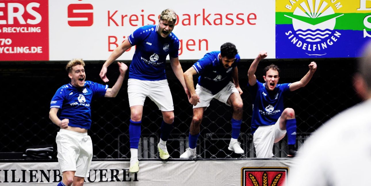 So bejubelten die Kicker des SV Rohrau ihren Überraschungscoup im letzten Jahr bei der Sindelfinger Hallenfußball-Gala.Bild: photostampe/A
