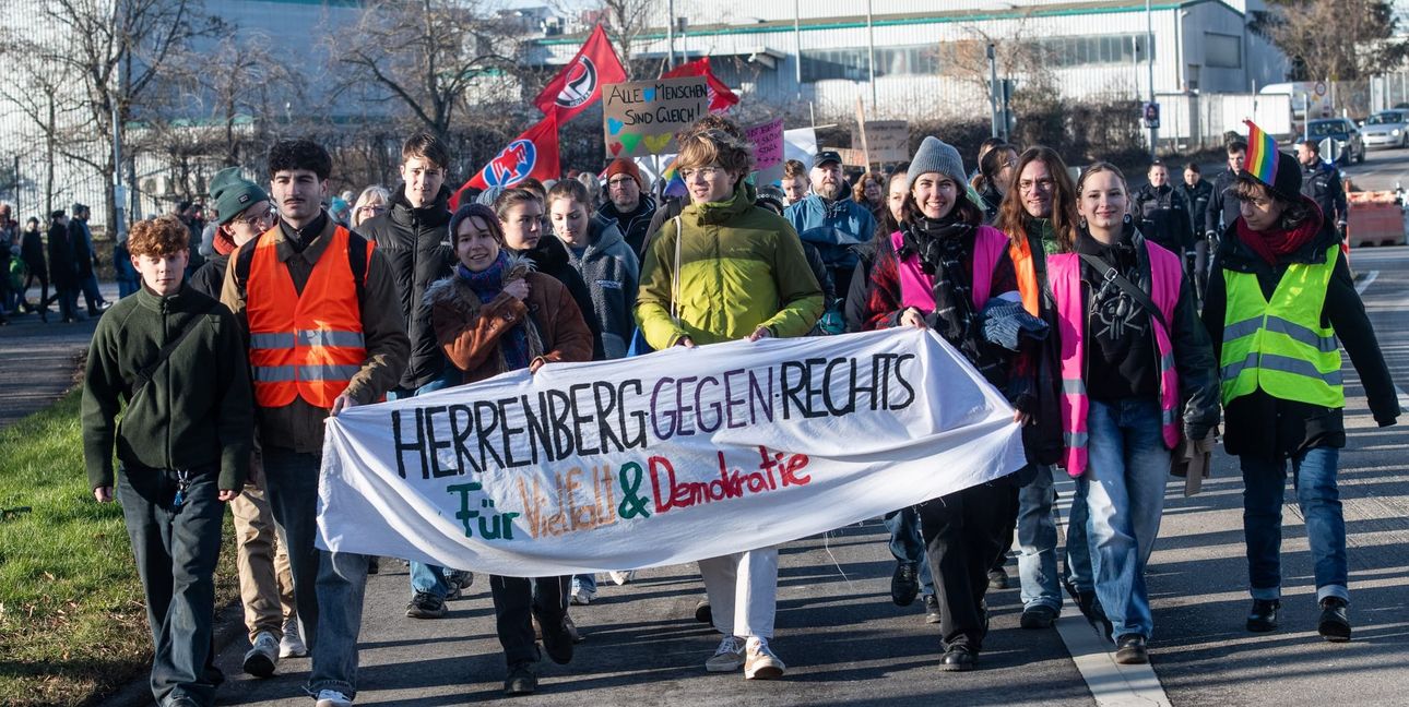 Herrenberg setzte am Sonntagnachmittag mit viel auswärtiger Beteiligung ein deutliches Zeichen gegen Rechtsextremismus und für Vielfalt und Demokratie.