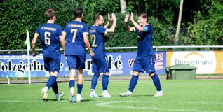 Darmsheimer Jubel über den 3:1-Auswärtssieg in Holzgerlingen.