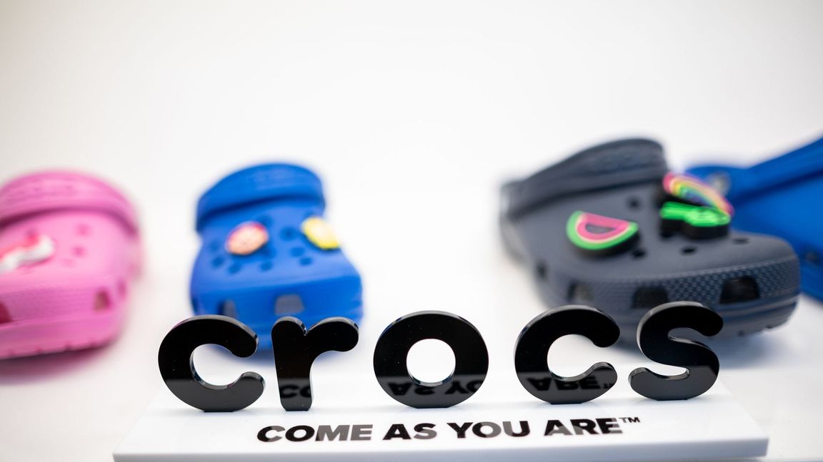 Die Crocs-Macher verschreckten die Anleger mit der Aussicht auf einen Umsatzrückgang. (Archivbild)