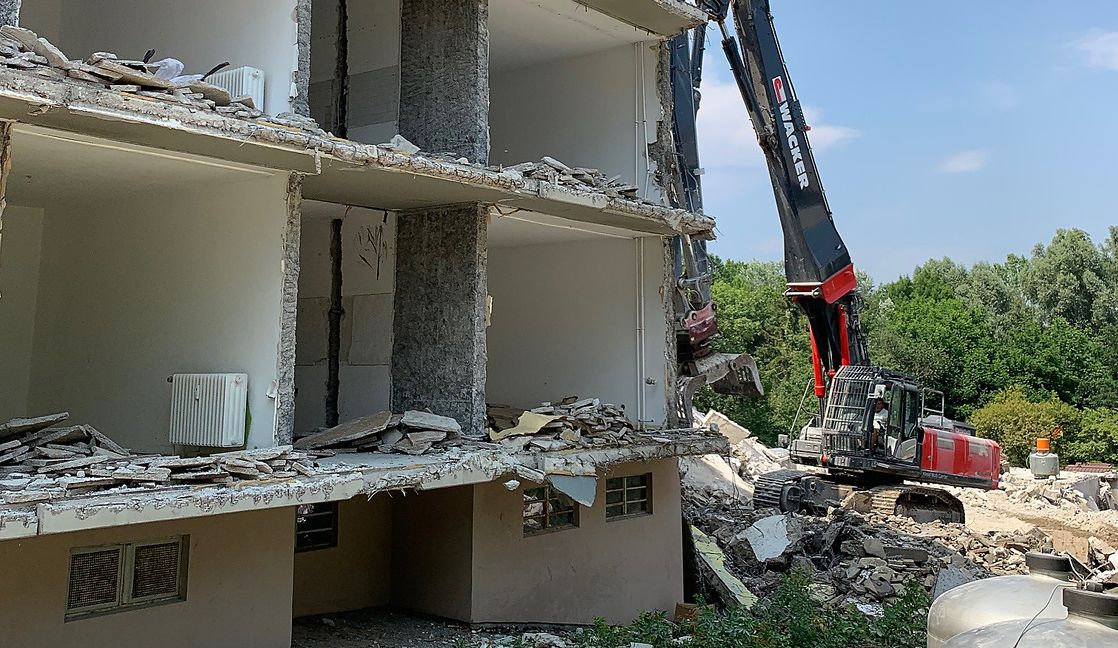 Abriss für Neubau: In der Goldmühlestraße wird ein Wohngebäude abgerissen. An dieser Stelle bauen die Wohnstätten Sindelfingen 36 Mietwohnungen.   Bild: Haar