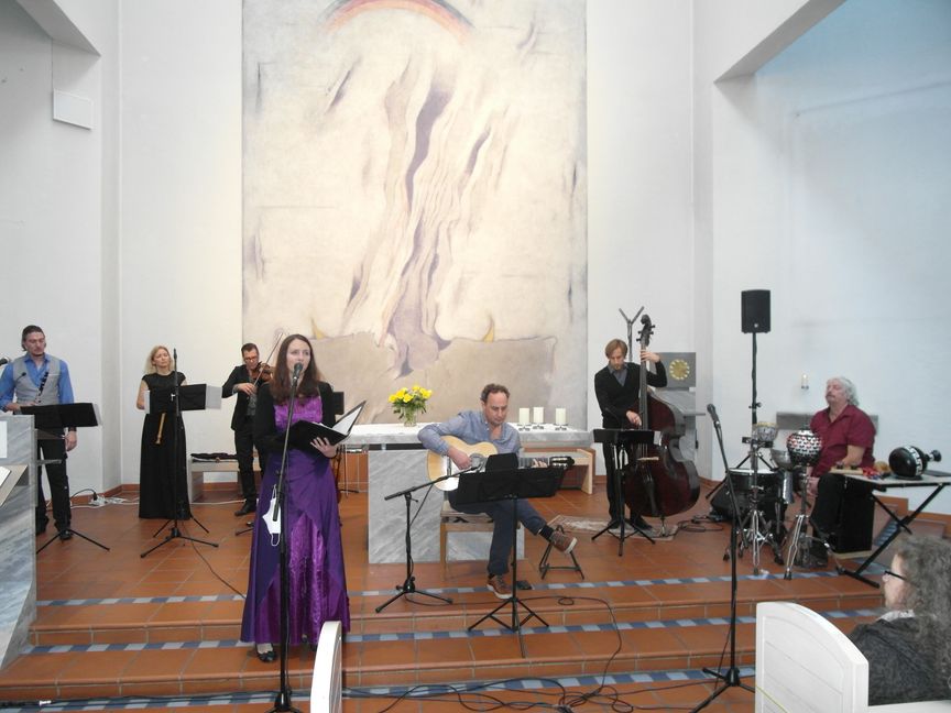 In der katholischen Kirche Maria Himmelfahrt in Aidlingen hat die Formation Asamblea Mediterranea ihr Konzertprogramm zum Festjahr „1700 Jahre jüdisches Leben in Deutschland“  präsentiert.   Bild: Staber