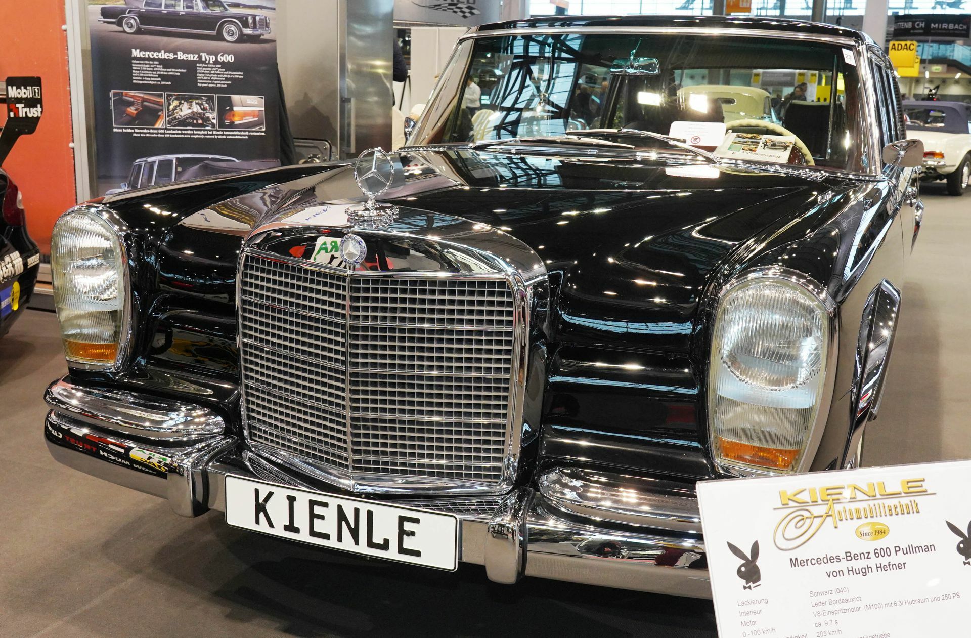 Der Ditzinger Restaurator Kienle hat sich auf Oldtimer von Mercedes-Benz spezialisiert. Im Bild zu sehen: ein Mercedes 600 Pullmann auf der   Messe Retro Classics in Stuttgart im Februar.