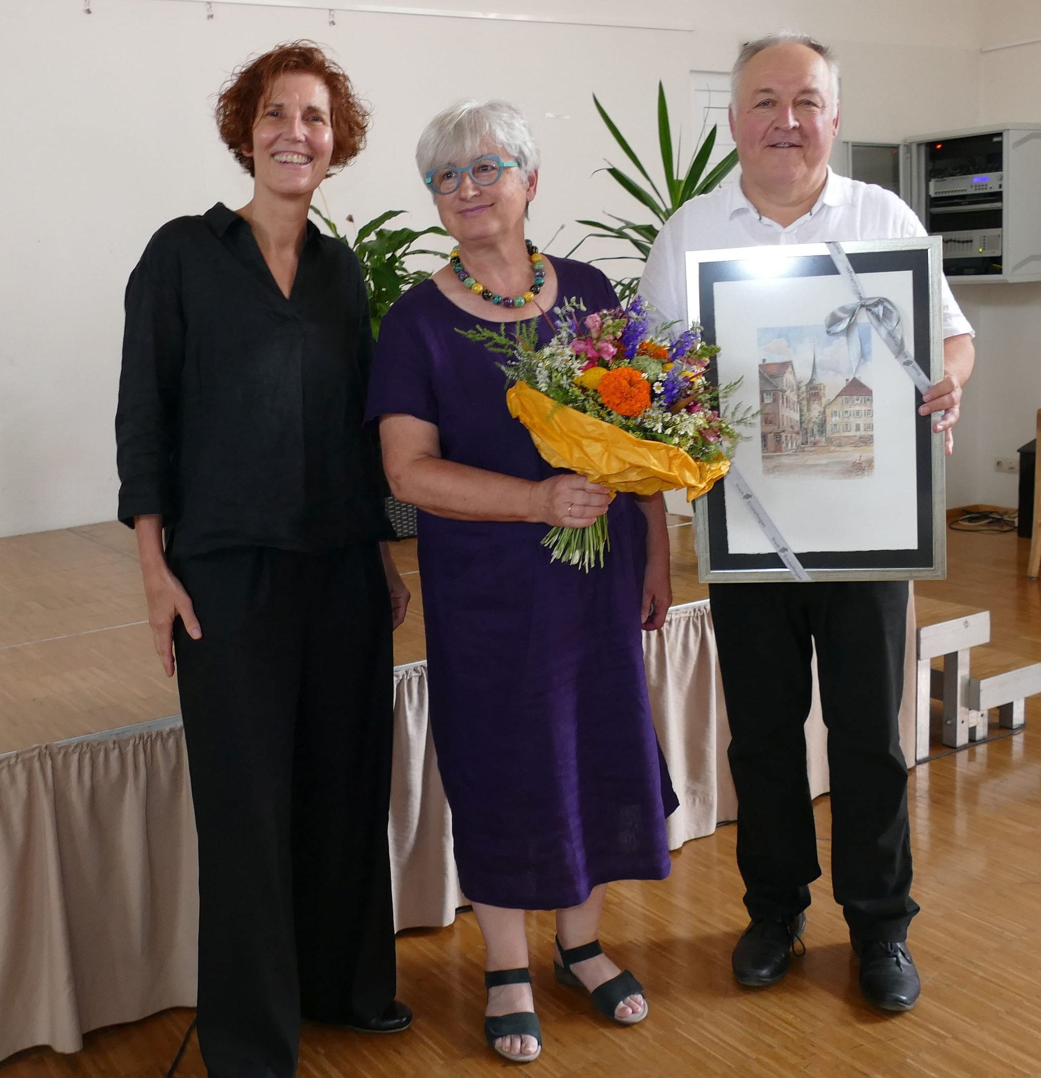 Baubürgermeisterin Dr. Corinna Clemens verabschiedet sich in Vertetung von OB Dr. Bernd Vöhringer von Jens Junginger und seiner Frau Heidi Hafner.