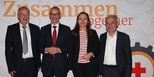 Der neue Vorstand des DRK-Kreisverbands Böblingen (von links): Schatzmeister Gerd Sprecher, Präsident Hans Dieter Scheerer, Vizepräsidentin Jasmina Hostert und Justiziar Dr. Tobias Brenner.  
	Bilder:  Reichert